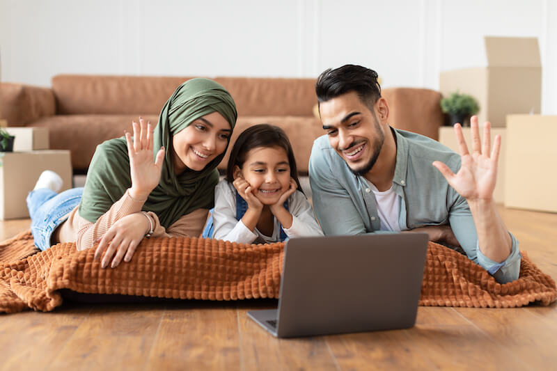 arabic-family-having-videocall-using-laptop-waving-7U4537S (1)